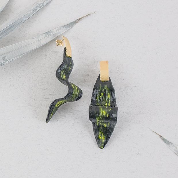 Aretes largos HOJA de porcelana verde y oro