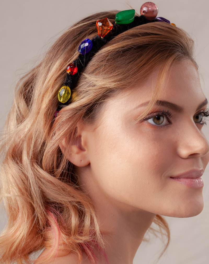 Diadema de invitada ÓRBITA con piedras multicolor